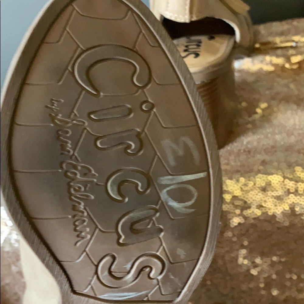 Open toe booties - Picture 3 of 4